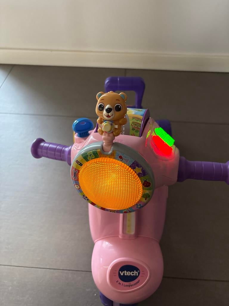 V-tech loopscooter met licht en geluid, Ophalen, Zo goed als nieuw, 2 tot 4 jaar