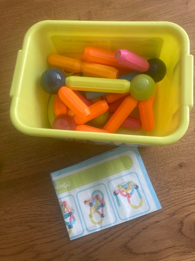 Magneten speel setje, Kinderen en Baby's, Speelgoed | Educatief en Creatief, Ophalen of Verzenden, Zo goed als nieuw