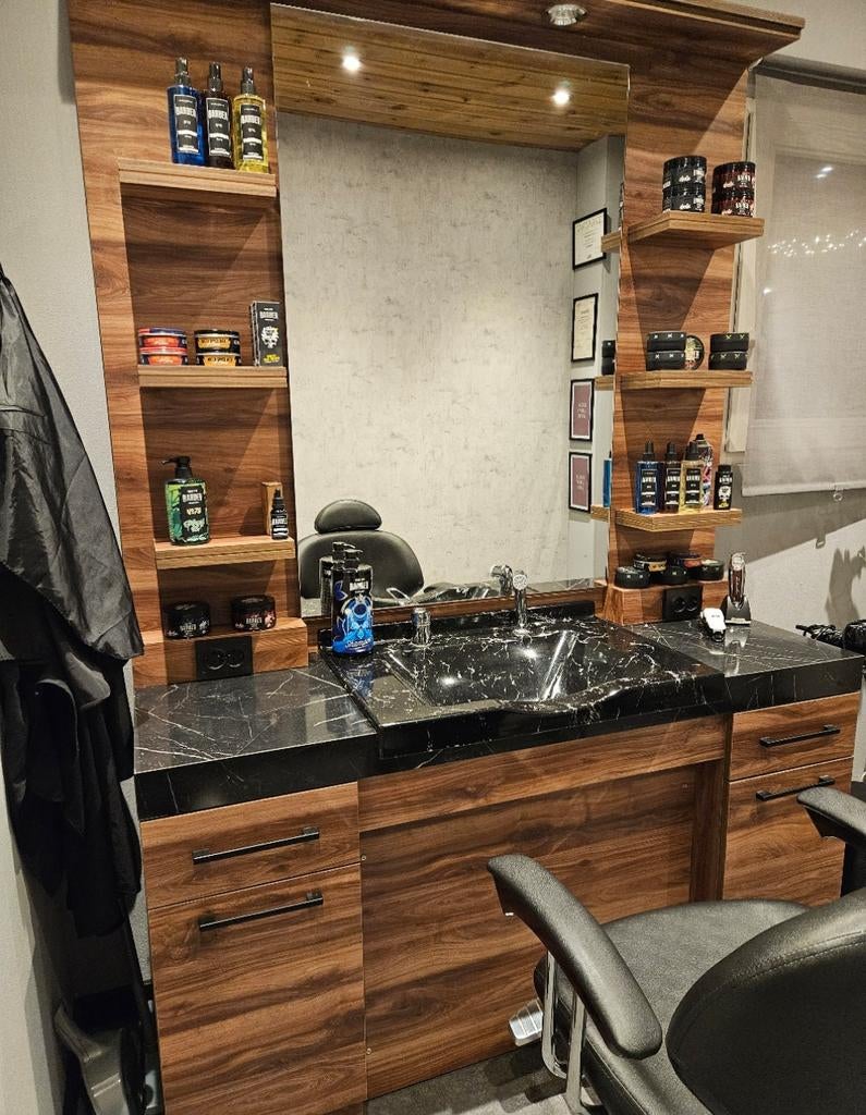 Barberunit met wasbak en spiegel., Ophalen