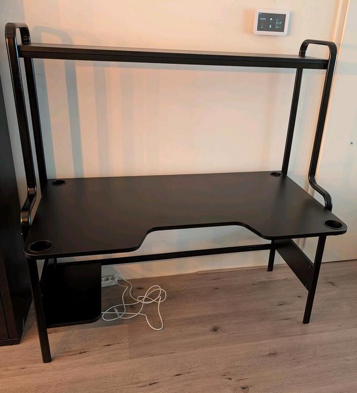 Super mooi gamebureau! Ikea FREDDE gamebureau., Huis en Inrichting, Bureaus, Zo goed als nieuw, Ophalen of Verzenden