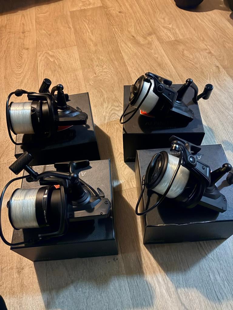 Set van 4 Penn Affinity II Custom Carbon molens - Nieuwstaat, Watersport en Boten, Hengelsport | Karpervissen, Ophalen of Verzenden
