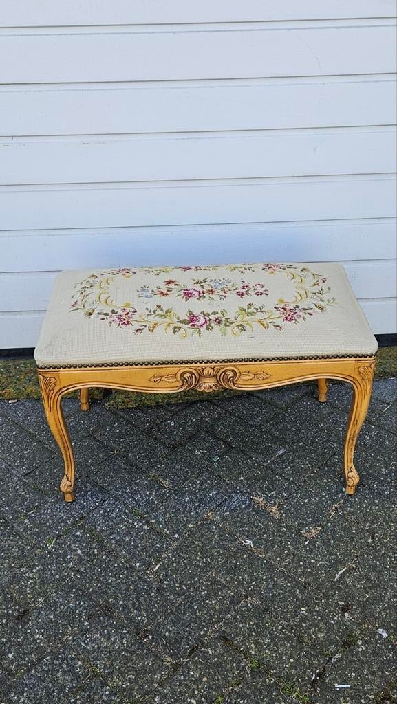 Antieke geborduurde bankje/voetenbankje, Gebruikt, Rechthoekig, 50 tot 75 cm, 75 tot 100 cm
