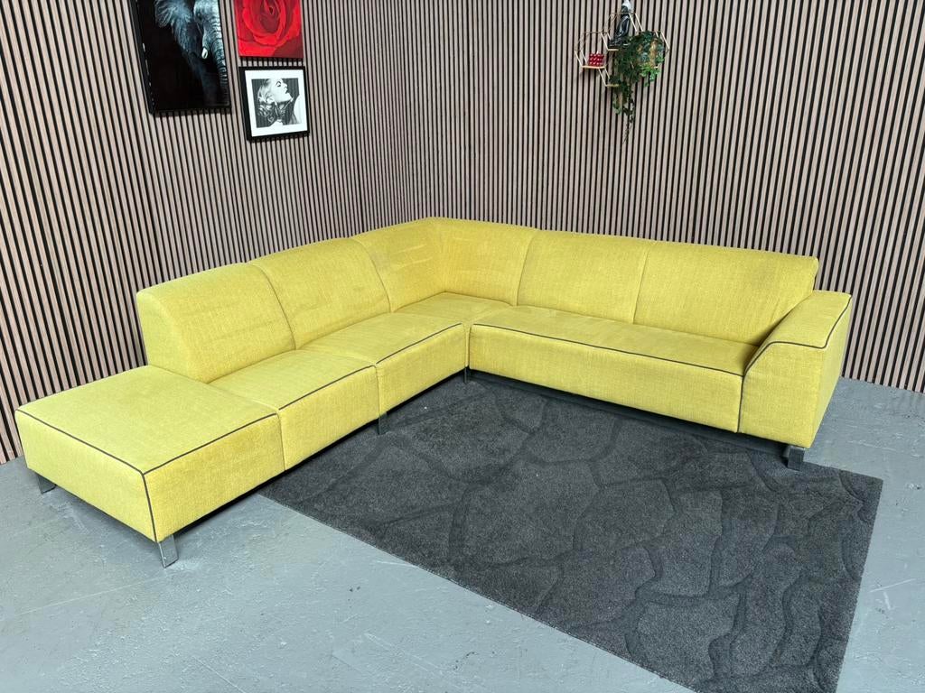 GRATIS LEVERING Hoekbank Mostergeel 275x295 GEREINIGD, Huis en Inrichting, Banken | Bankstellen, 250 tot 300 cm, Hoekbank, Ophalen of Verzenden