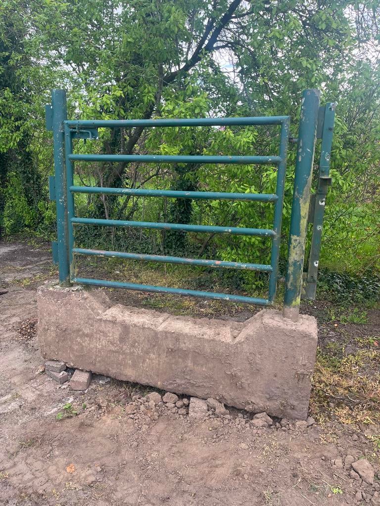 Groen hek met fundering, Ophalen, Met poort, Gebruikt, Tuinhek