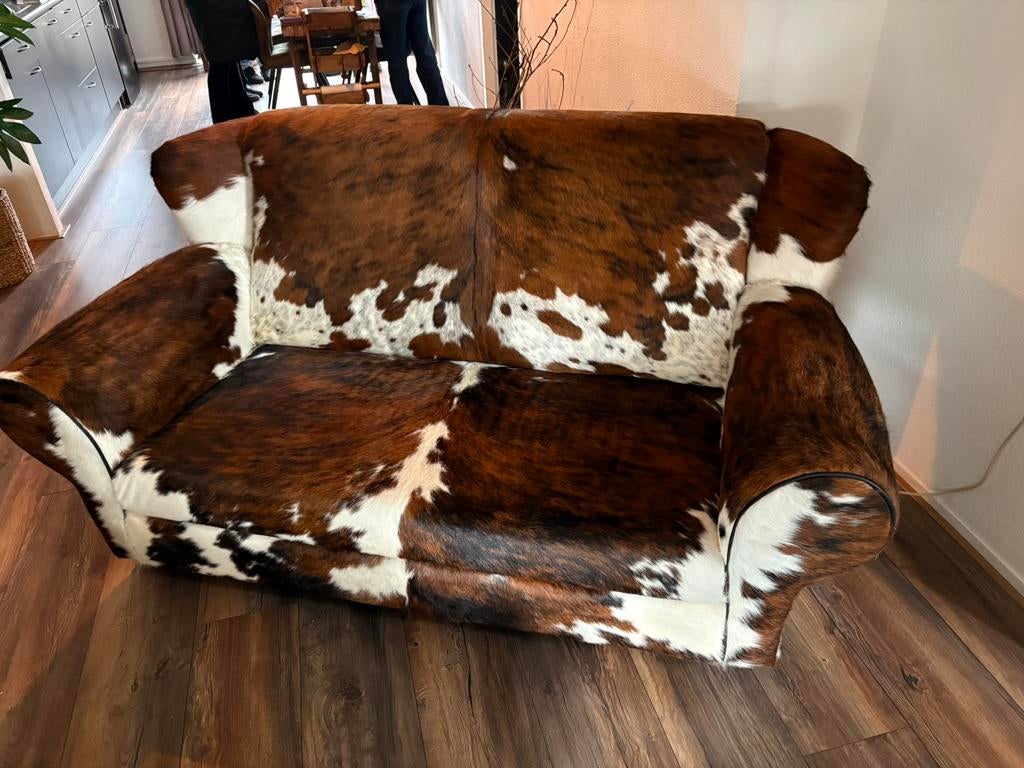 Oginele koeienhuid bank, Ophalen, Zo goed als nieuw, Tweepersoons