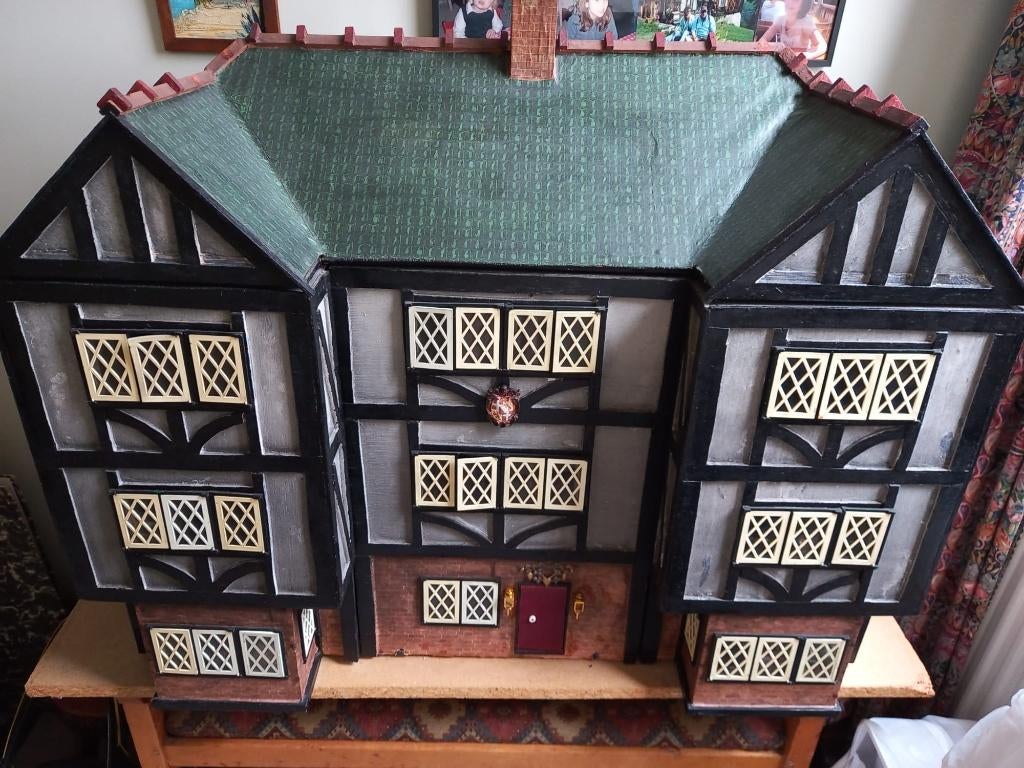 Poppenhuis met volledige inhoud!, Ophalen, Gebruikt, Poppenhuis