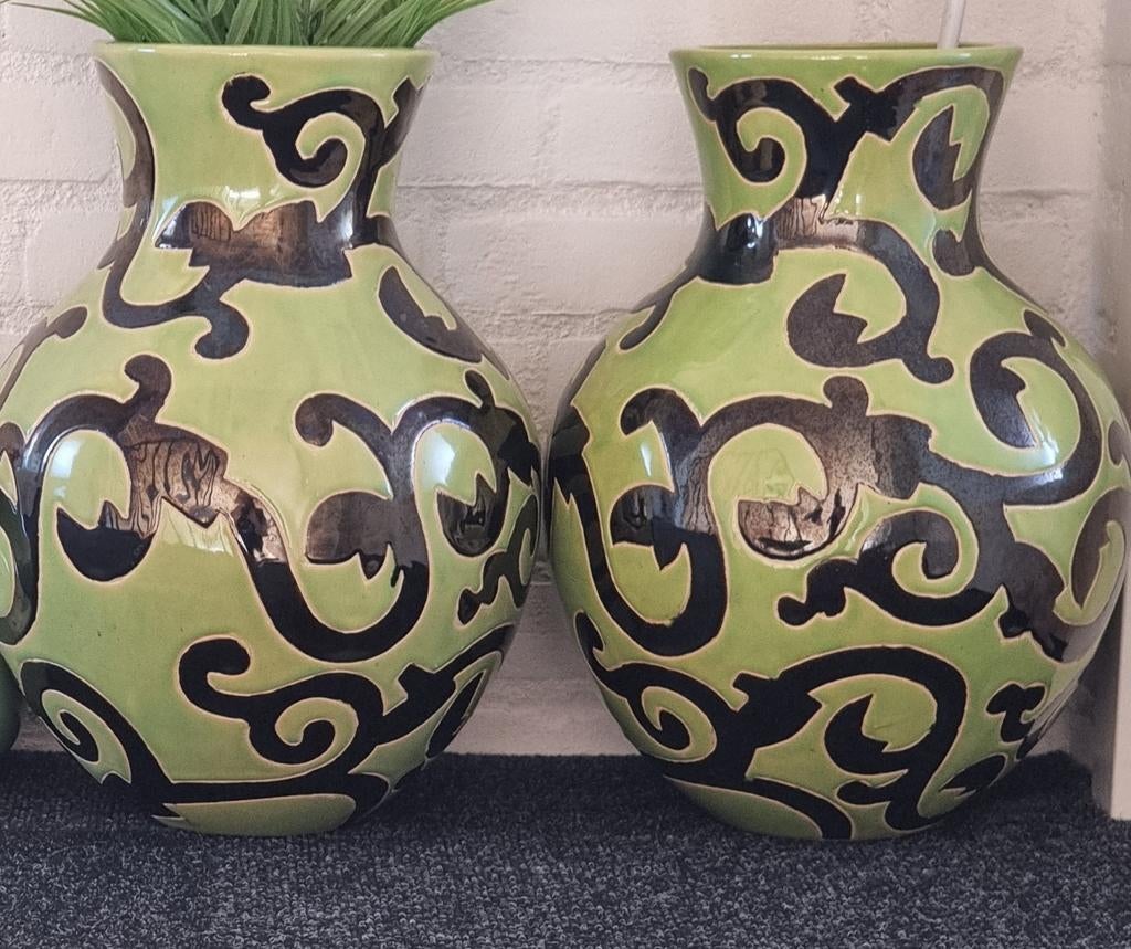 2 puntgave todo mundo vazen, Aardewerk of Porselein, Ophalen of Verzenden, Zo goed als nieuw, Minder dan 50 cm