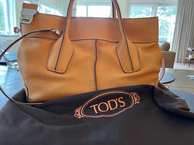 Prachtige vintage Tod’s tas in bijzondere kleur te koop, Sieraden, Tassen en Uiterlijk, Tassen | Damestassen, Gebruikt, Handtas