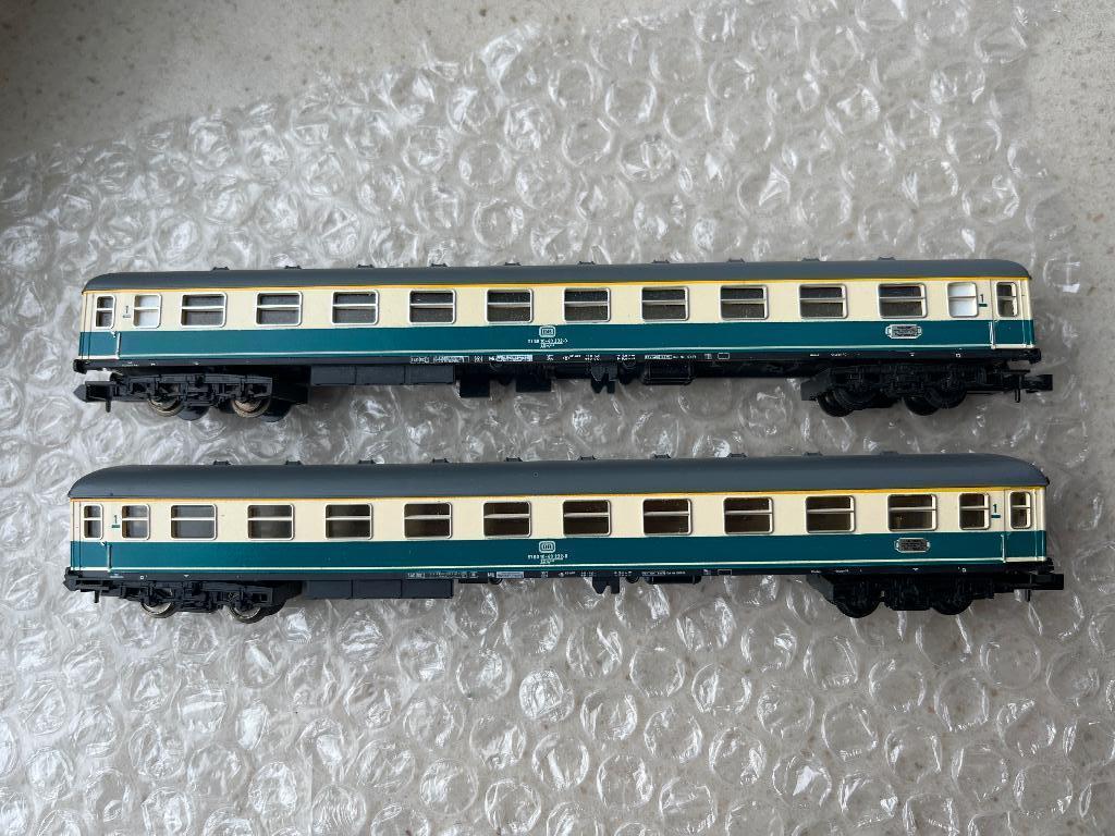 2 Minitrix N Crème Oceaanblauw rijtuigen.zie omschrijving, Gelijkstroom, Trix, Wagon, Ophalen of Verzenden