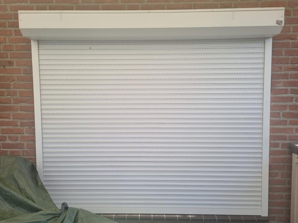 Rolluik wit met handmatige bediening, Doe-het-zelf en Verbouw, Rolluiken, Ophalen, Gebruikt, 100 tot 150 cm, Wit