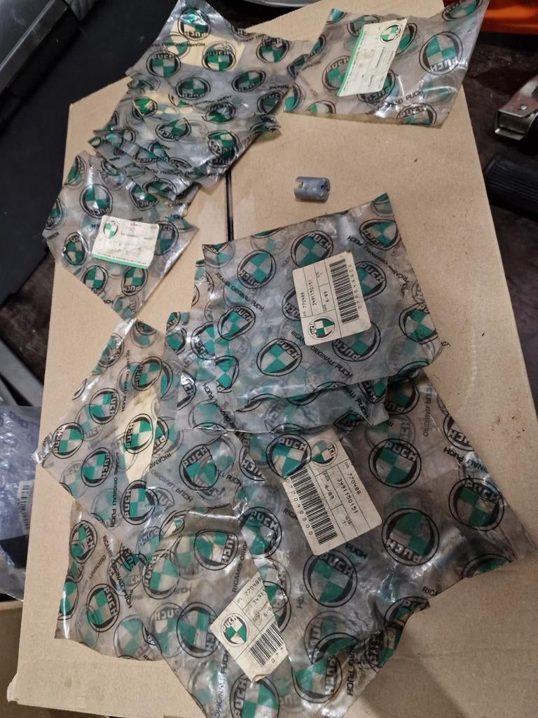 Puch Kreidler Zundapp 12-15 mm Bing Carburateur gasschuiven., Fietsen en Brommers, Brommeronderdelen | Oldtimers, Nieuw, Overige merken