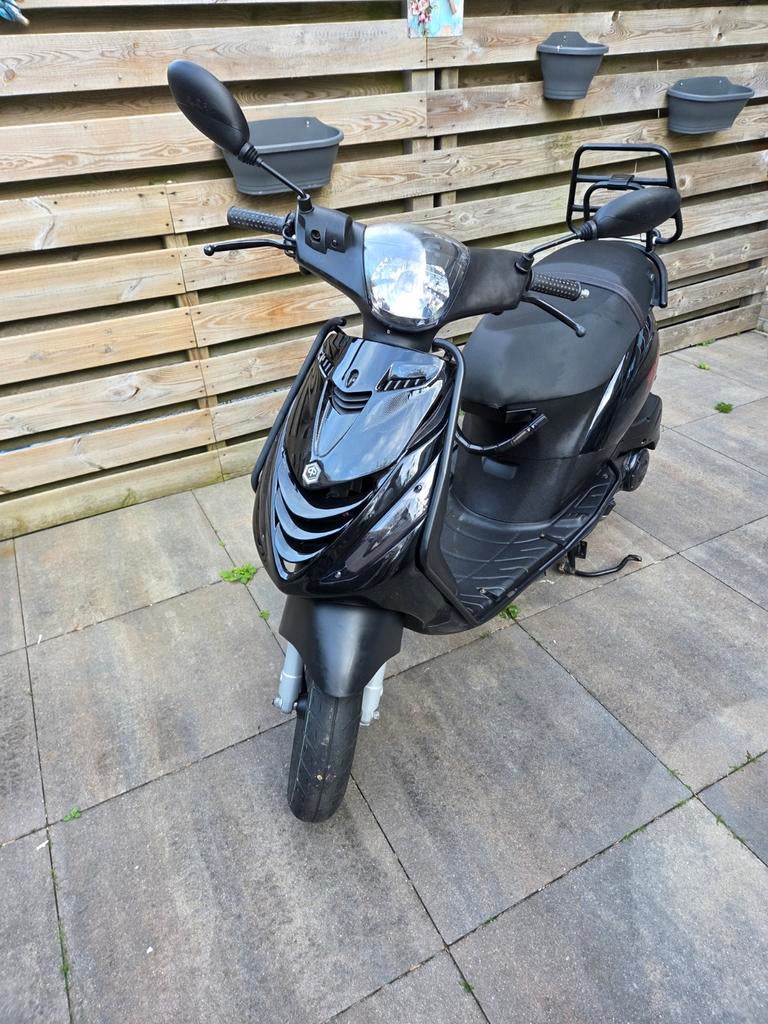 Mooie zwarte Piaggio Zip 2024, Ophalen of Verzenden, Zo goed als nieuw, Benzine, Zip