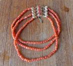 Antieke armband bloedkoraal drie strengen koraal armbandje, Ophalen of Verzenden, Goud, Armband