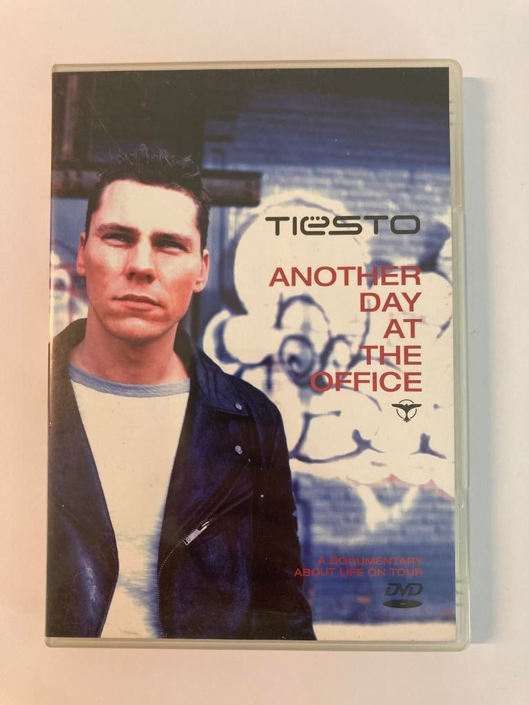 Tiësto: Another Day at the Office, 2003 / DVD / Stan Gordijn, Alle leeftijden, Ophalen of Verzenden, Zo goed als nieuw, Overige typen