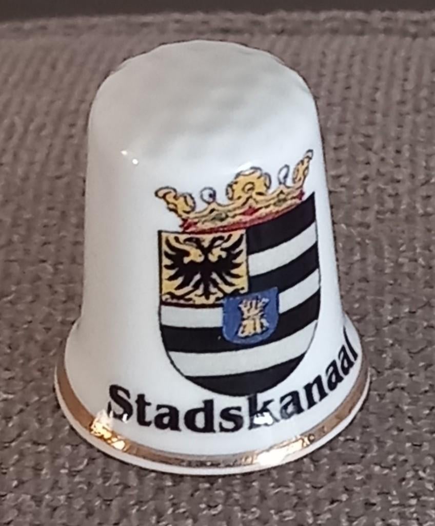 Vingerhoedje Stadskanaal, Verzamelen, Vingerhoedjes, Ophalen of Verzenden, Zo goed als nieuw, Porselein, Nederland
