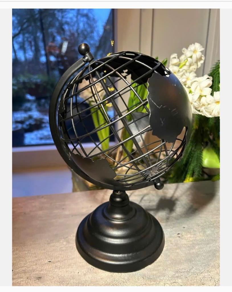 Zwarte metalen wereldbol - decoratief item, Ophalen of Verzenden