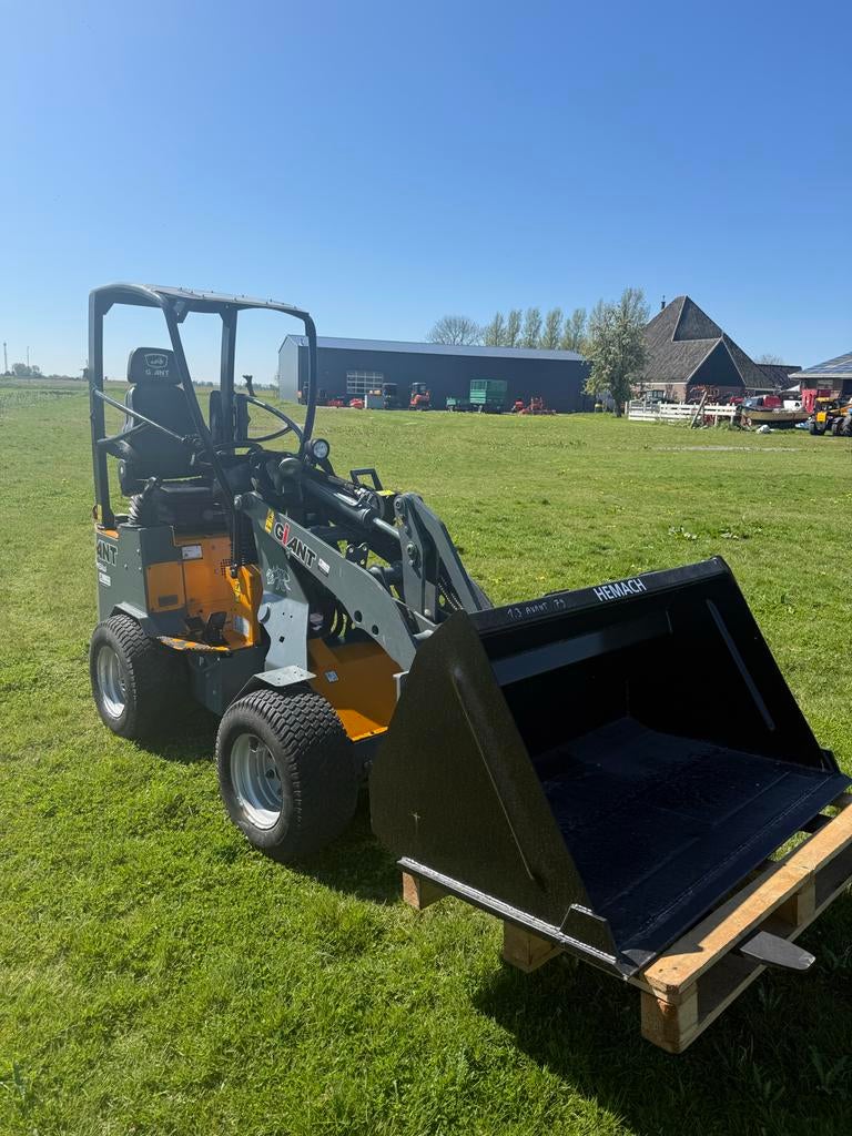 Giant D254SW Minishovel - Compact en Krachtig, Transport, Giant, Ophalen of Verzenden, Glastuinbouw