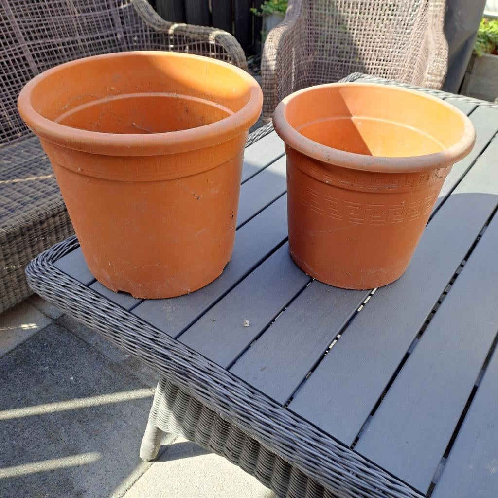 2 grote plastic bloem potten, Kunststof, Rond, Ophalen of Verzenden, Minder dan 40 cm