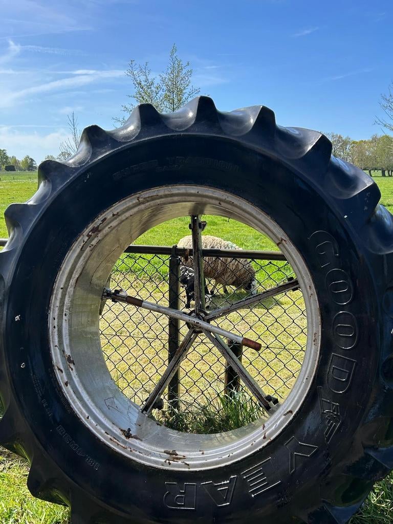 Dubbellucht 18.4 r38, Zakelijke goederen, Agrarisch | Onderdelen | Banden, Velgen en Assen, Ophalen