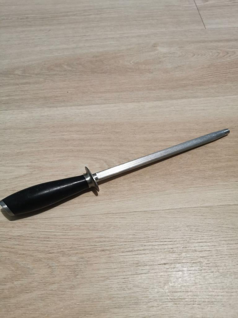 Aanzetstaal met zwart handvat, Ophalen