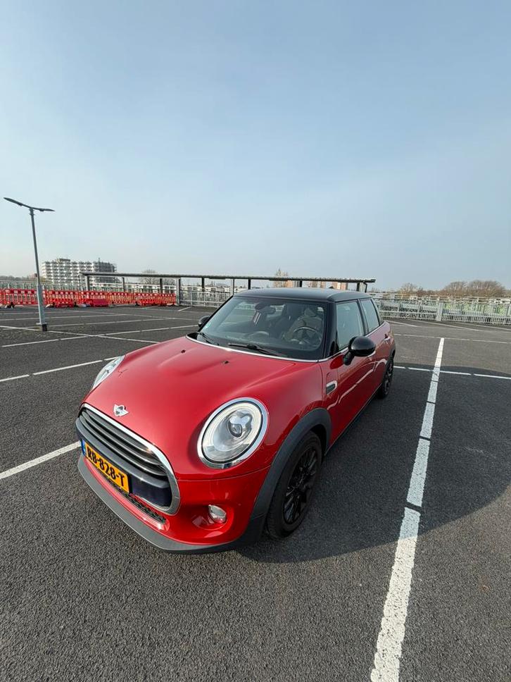 Mini 1.5 Cooper 5D AUT 2017 Rood John Works Pakket, Auto's, Mini, Particulier, Cooper, Airbags, Airconditioning, Bluetooth, Boordcomputer