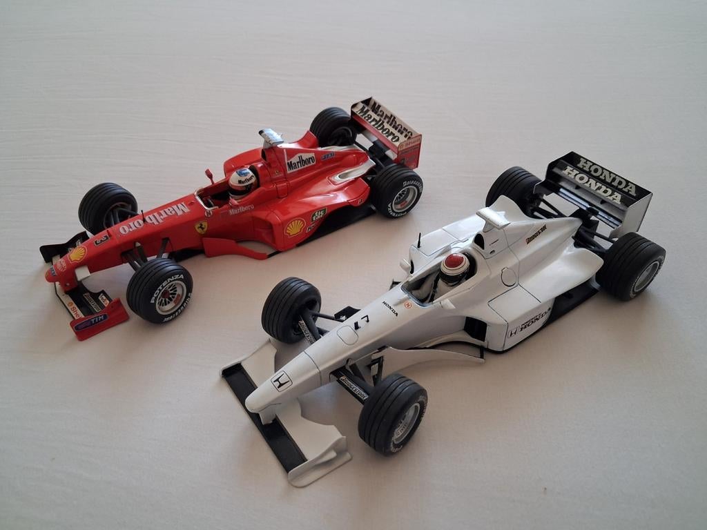 Formule 1 set 1999: FERRARI F399 & HONDA RA099  1:18  OMBOUW, Ophalen of Verzenden, Zo goed als nieuw, Auto, Hot Wheels