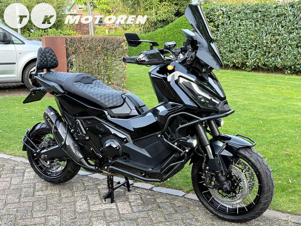 ⭐️ UNIEKE CUSTOM Honda XADV 750 2022 BLACK EDITION ! CARPLAY, 750 cc, Occasion, Motorrijbewijs A, Bedrijf