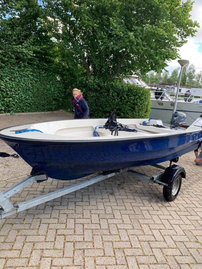 Motorbootje 4.10m, blauw/wit, incl trailer, Watersport en Boten, Motorboten en Motorjachten, Ophalen, Gebruikt, Minder dan 10 pk