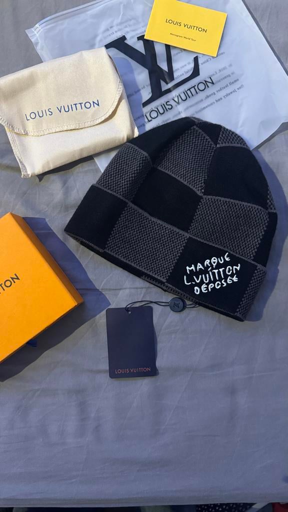 Donker grijs en zwart Louis Vuitton muts, Kleding | Dames, Mutsen, Sjaals en Handschoenen, Ophalen of Verzenden, Nieuw, Muts