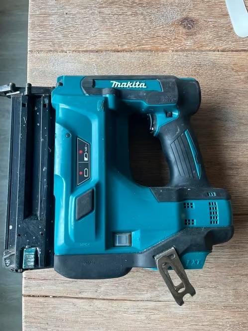 Makita DBN500 tacker, Ophalen of Verzenden, Zo goed als nieuw