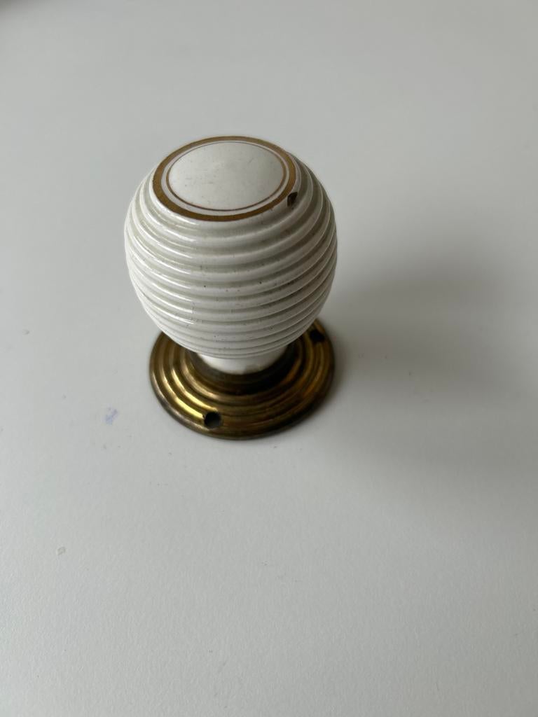 Vintage Deurknop Wit met Gouden Details, Ophalen of Verzenden, Gebruikt, Koper of Messing, Klink of Kruk