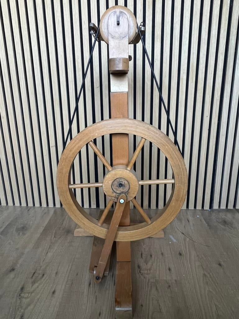 Oud spinnewiel, Ophalen, Spinnewiel