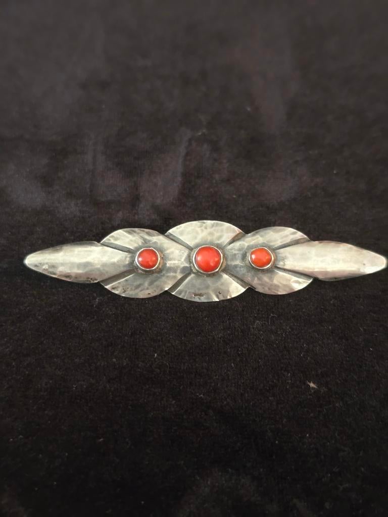 Amsterdamse School broche, zilver/bloedkoraal,  gemerkt, 4 tot 7 cm, Gebruikt, Ophalen of Verzenden, Zilver