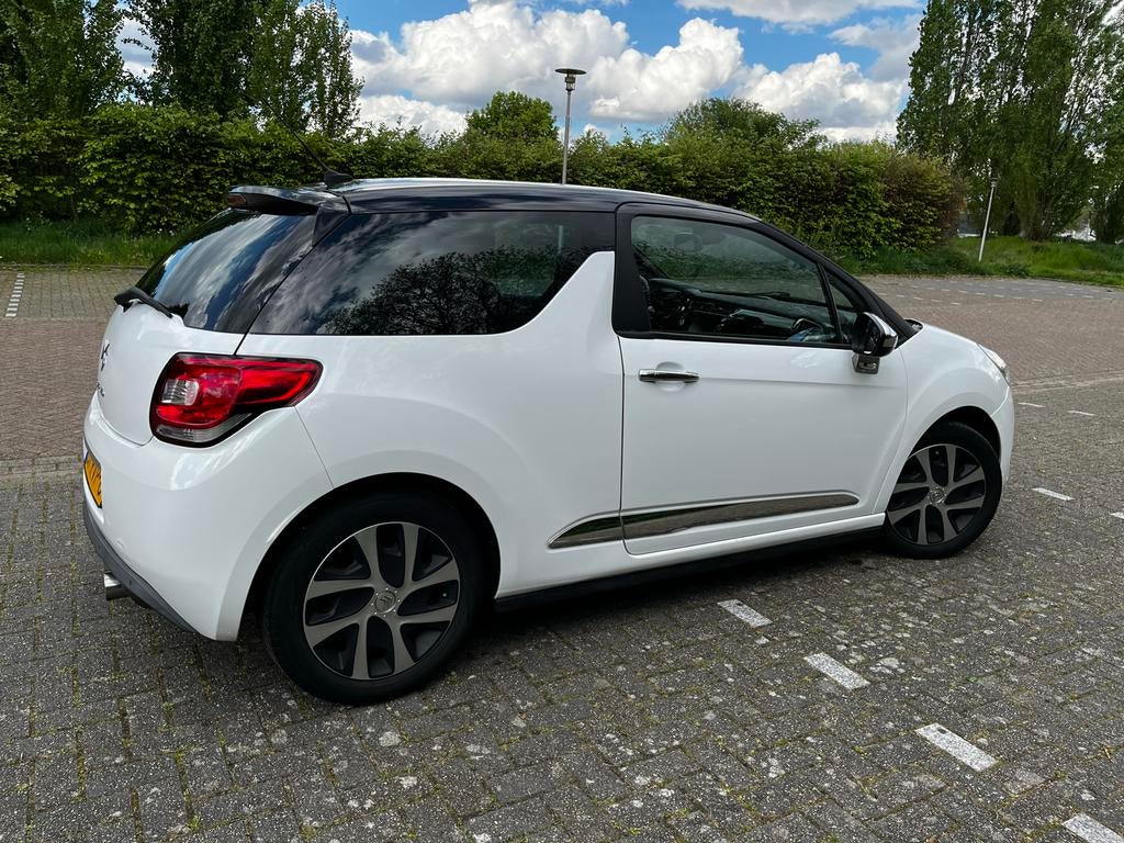 Citroën DS3 1.6 Ehdi So Chiq 2011 Wit, Auto's, Citroën, Voorwielaandrijving, Euro 5, Zwart, 4 cilinders