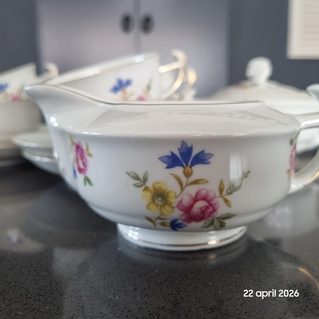 Zwarte thee in een theepot stock foto. Afbeelding van drank - 31965848