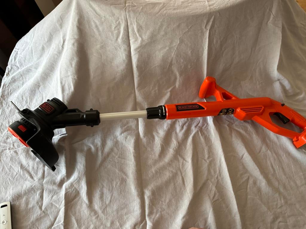 Black + Decker grastrimmer 18v, Ophalen, Zo goed als nieuw, 10 tot 30 cm, Accu