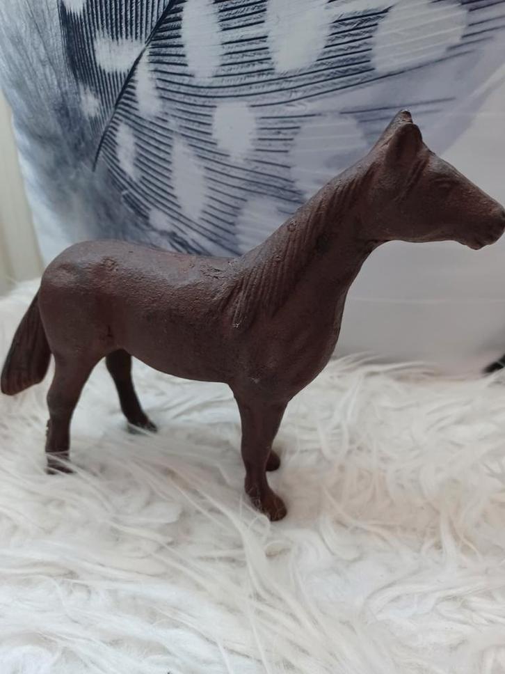 Decoratief metalen paard - Vintage uitstraling, Verzamelen, Beelden en Beeldjes, Gebruikt, Dier, Ophalen of Verzenden