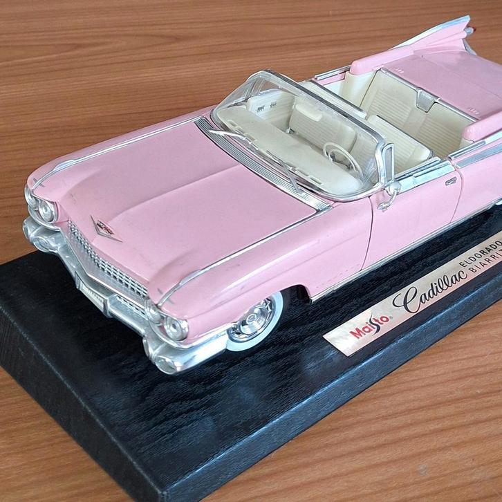 Modelauto Ford Fairlane Crown Victoria (1955) Roze, Hobby en Vrije tijd, Modelauto's | 1:43, Zo goed als nieuw, Auto, Overige merken