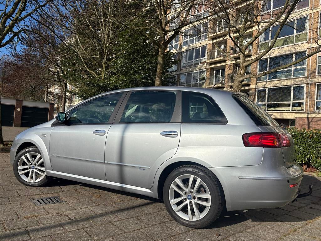 Fiat Croma 2.2 Automaat Zeer nette staat Dealer onderhouden, 4 cilinders, 700 kg, 1505 kg, Stationwagon
