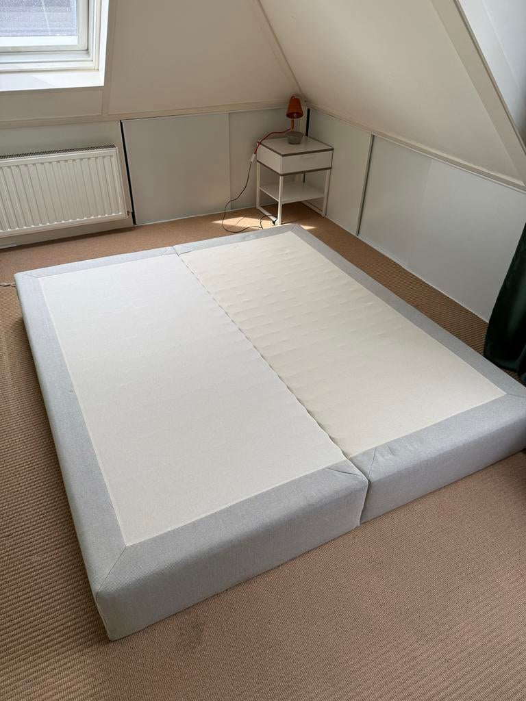 IKEA EVENSKJER Boxspring onderstel 2x90 cm met poten, Huis en Inrichting, Slaapkamer | Boxsprings, Ophalen, Gebruikt, Beige, Tweepersoons