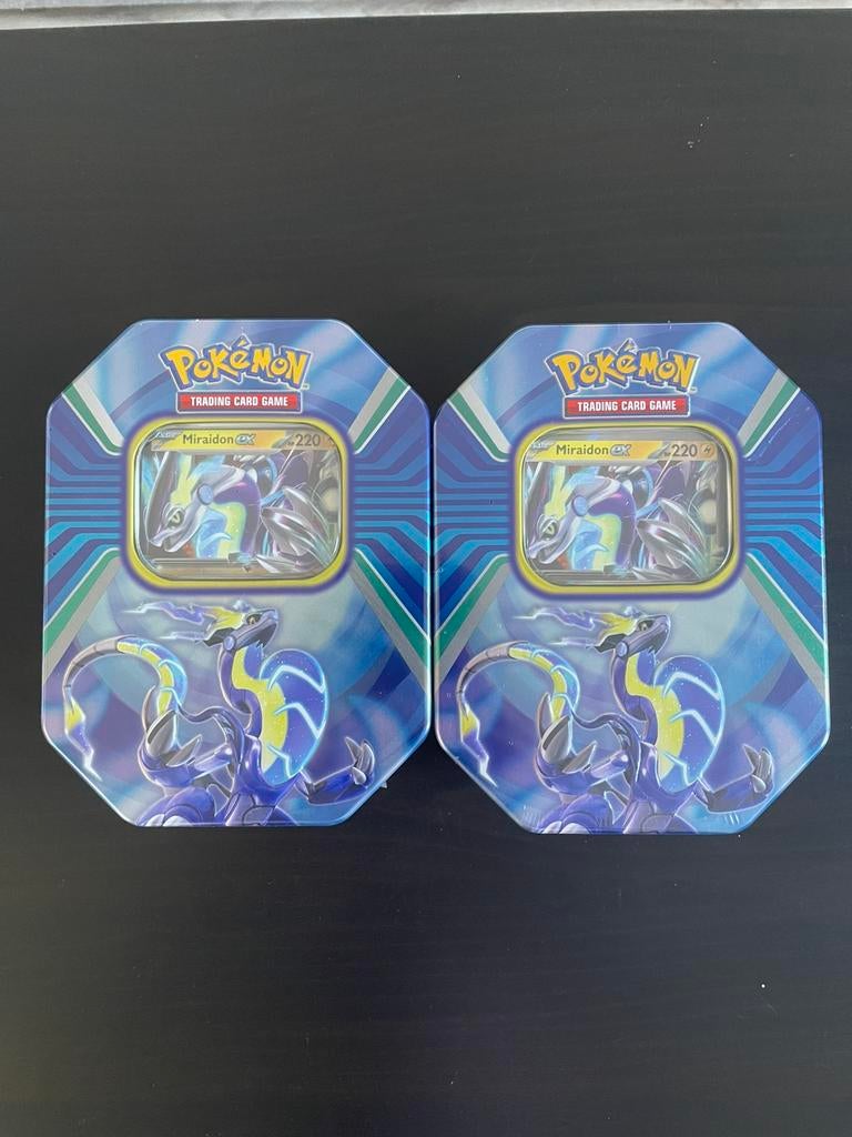 Pokemon Paldea Legends tins Miraidon en Koraidon, Ophalen of Verzenden, Nieuw, Booster