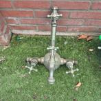 Antieke  kraan met dubbele uitloop, Ophalen