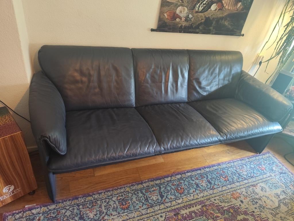 Leolux bank, donkerblauw leer, 3-zits, Huis en Inrichting, Banken | Bankstellen, Gebruikt, Driepersoons, Ophalen of Verzenden