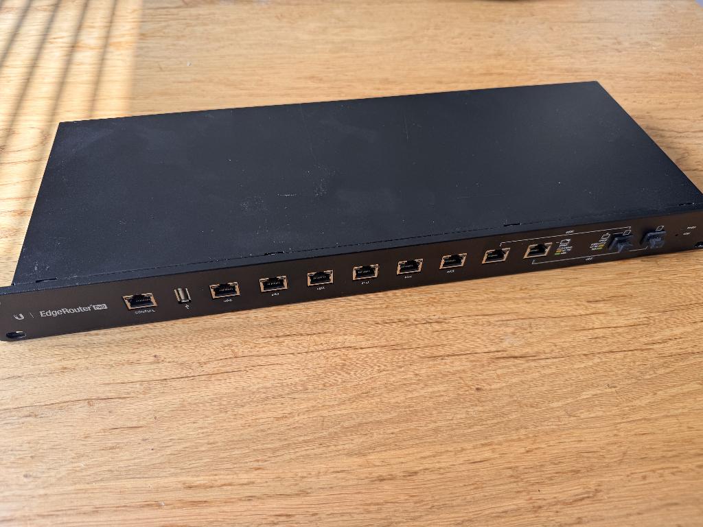 EdgeRouter Pro – Krachtige router voor professioneel gebruik, Ophalen of Verzenden, Gebruikt, Router, Ubiquiti