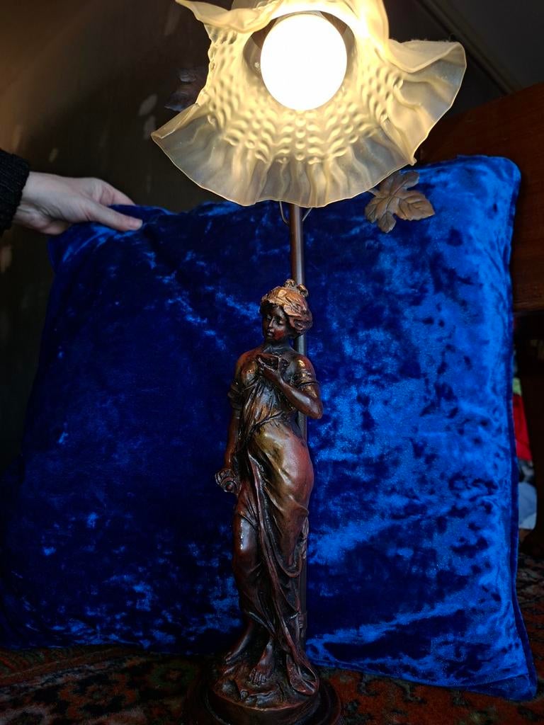 Antieke tafellamp met beeld van vrouw, Ophalen