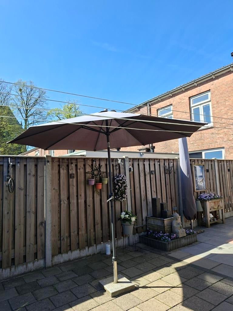 Parasol met Voet, Ophalen