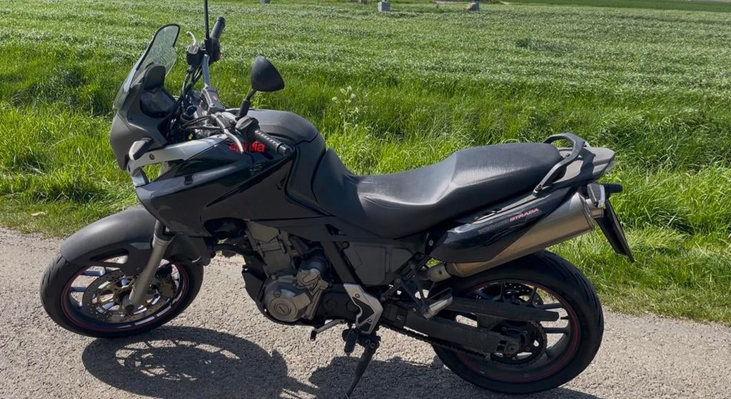 Aprilia Pegaso 650 Strada - Sportieve Naked Bike, Motoren, Motoren | Aprilia, Particulier, Meer dan 35 kW, Minimaal motorrijbewijs A2