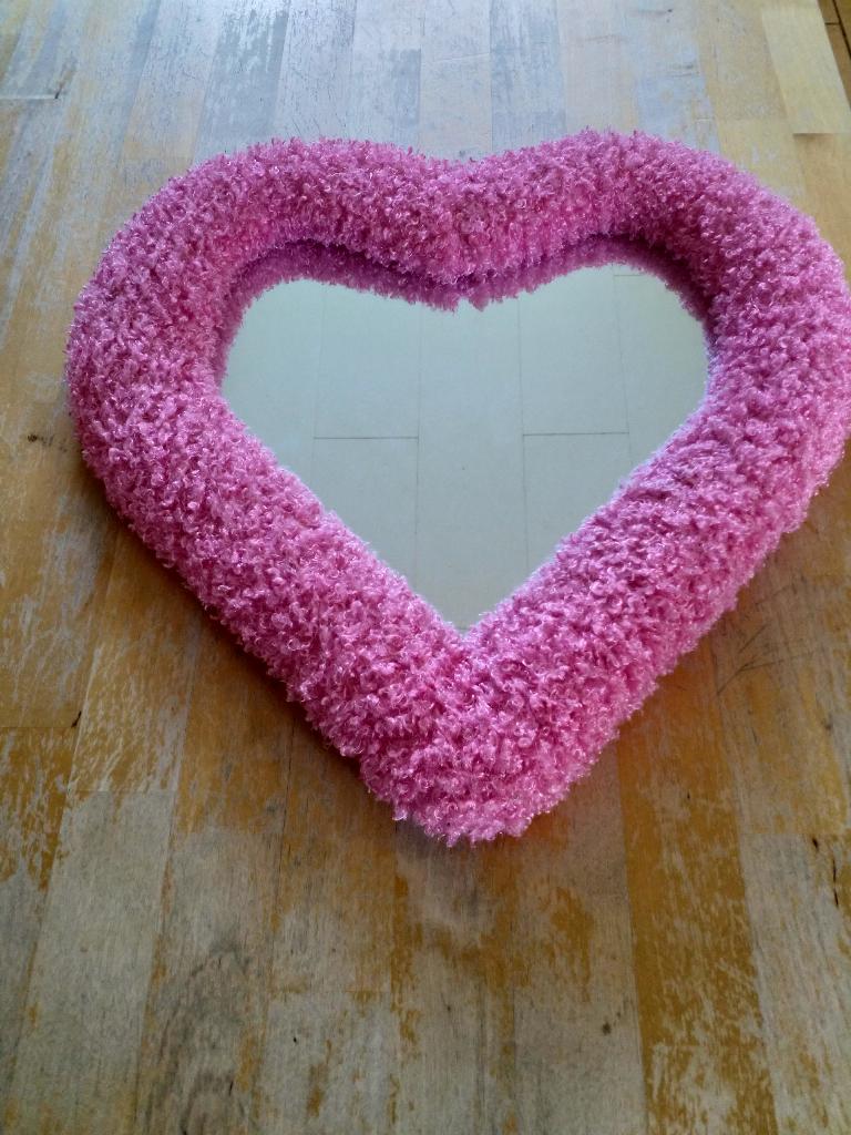 Spiegel in hart, Huis en Inrichting, Woonaccessoires | Spiegels, Minder dan 50 cm, Gebruikt, Ophalen of Verzenden, Minder dan 100 cm