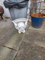 Betonnen console engel., Ophalen