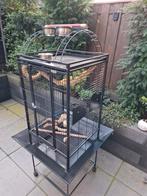 Papegaaien kooi & toe behoren en speeltjes, Ophalen, Zo goed als nieuw, Metaal, Vogelkooi